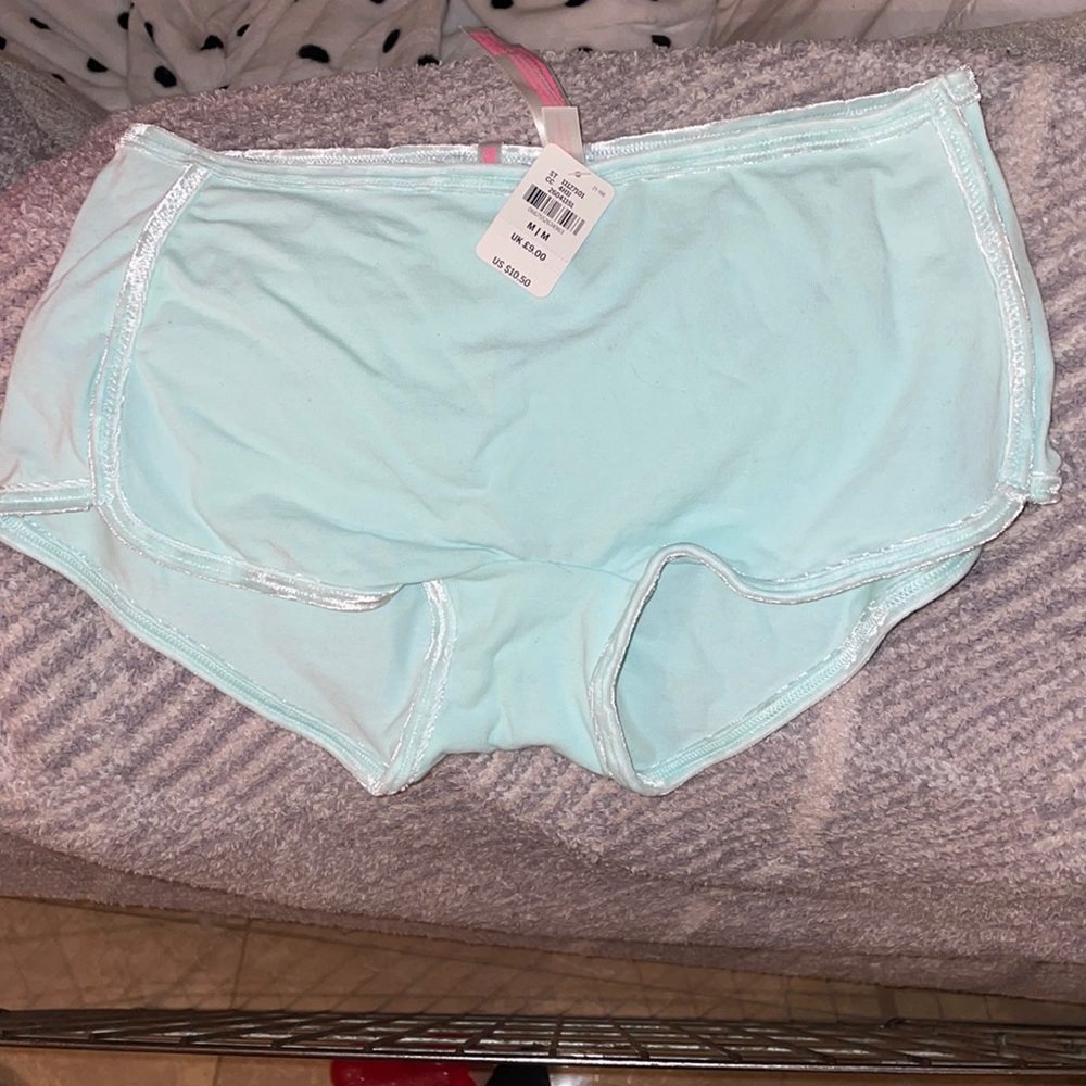 Victoria’s Secret pink boy short NWT